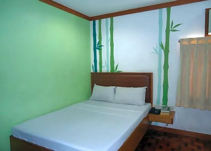 Park Pasay 3*